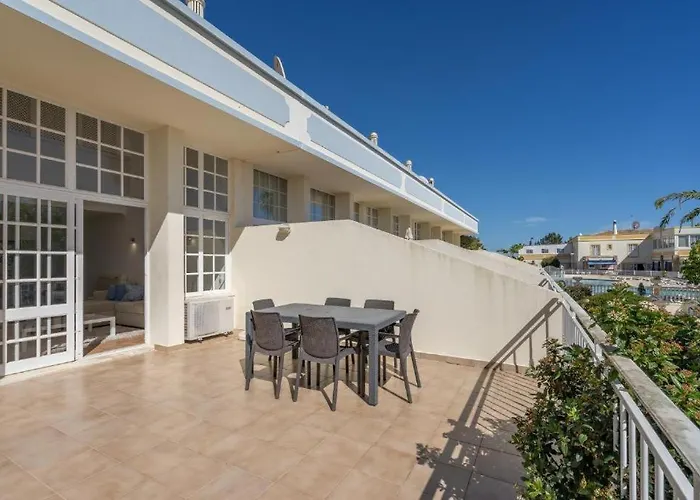 Ponta Grande Aparthotel